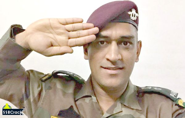 ms dhoni salute selfie