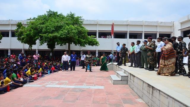 Mahender Singh Dhoni visited Kendriya Vidyalaya Number 1 Agra 2