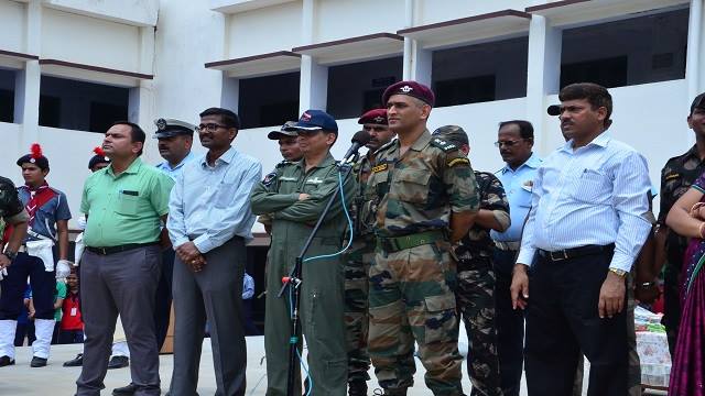 Mahender Singh Dhoni visited Kendriya Vidyalaya Number 1 Agra 4