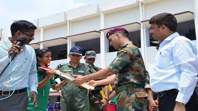 Mahender Singh Dhoni visited Kendriya Vidyalaya Number 1 Agra 5