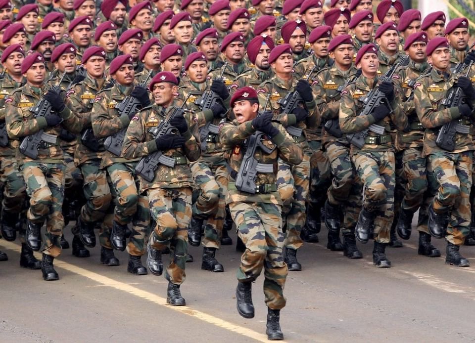 para commando march