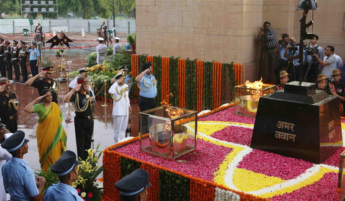 Smt Nirmala Sitharaman along with three Service Chiefs paid their homage at Amar Jawan Jyoti