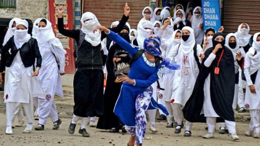 Female stone pelter