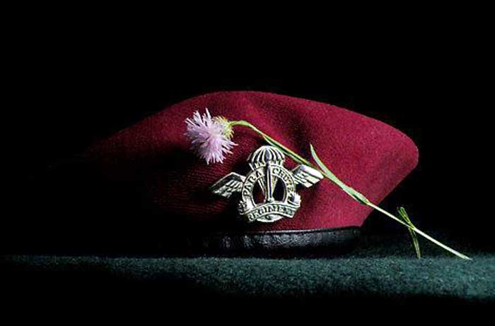 maroon berets parachute