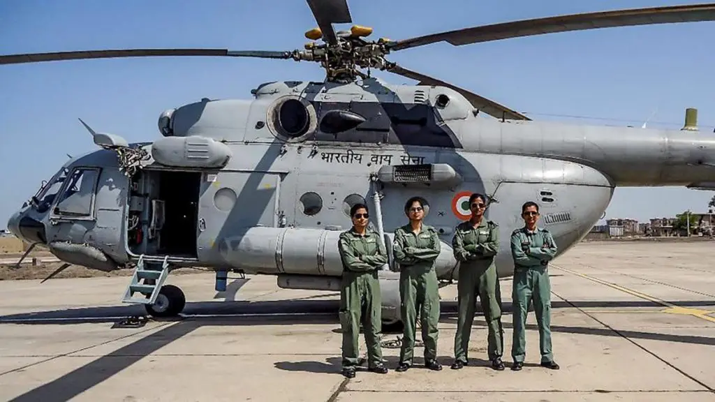all women crew flies helicopter 17 v5 1f46f200 80eb 11e9 a01d 9b31871e8d95