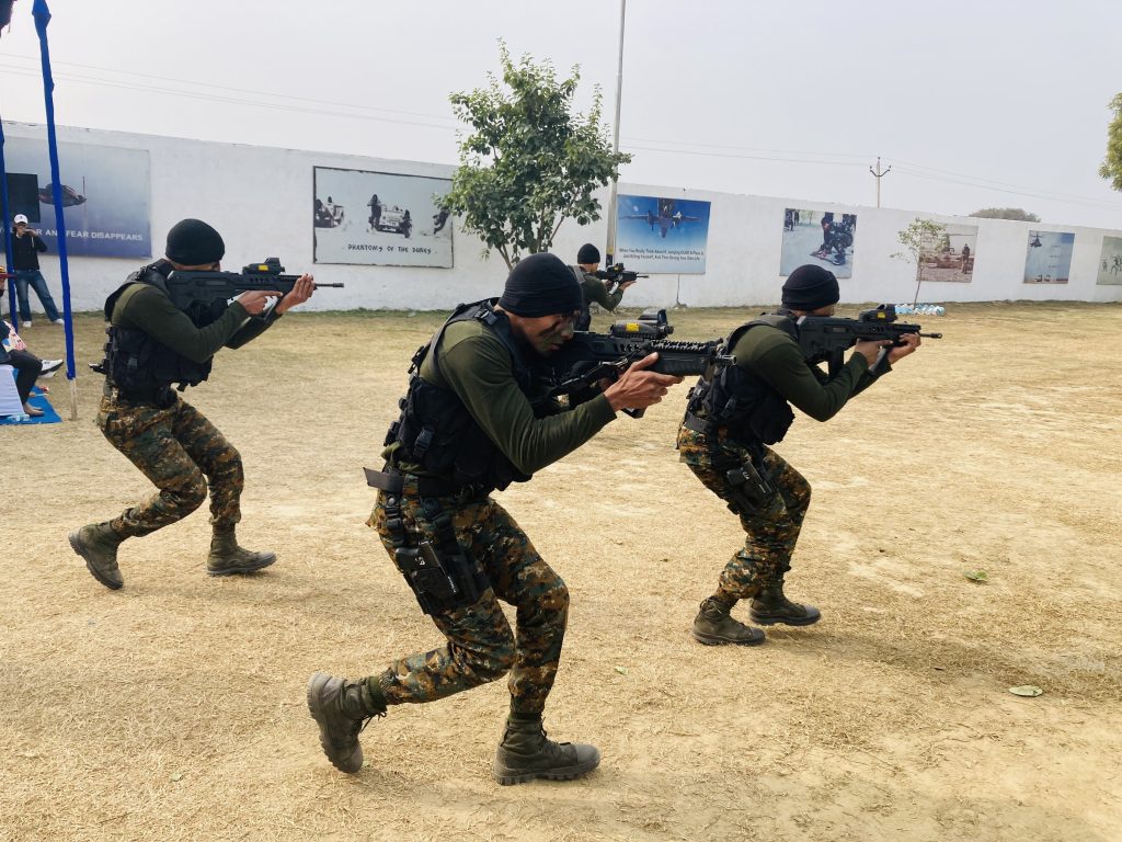 MAROON BERET CEREMONIAL PARADE GARUD