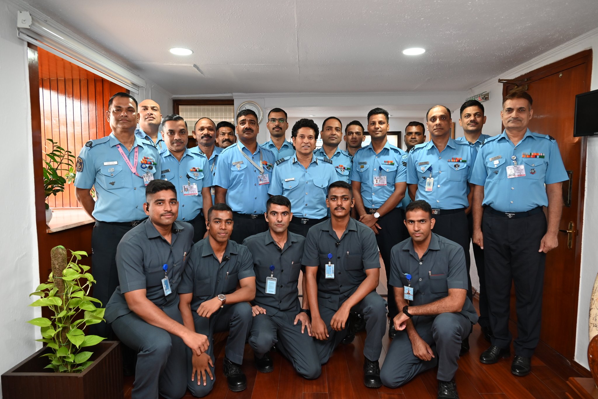 sachin-tendulkar-meets-indian-air-force