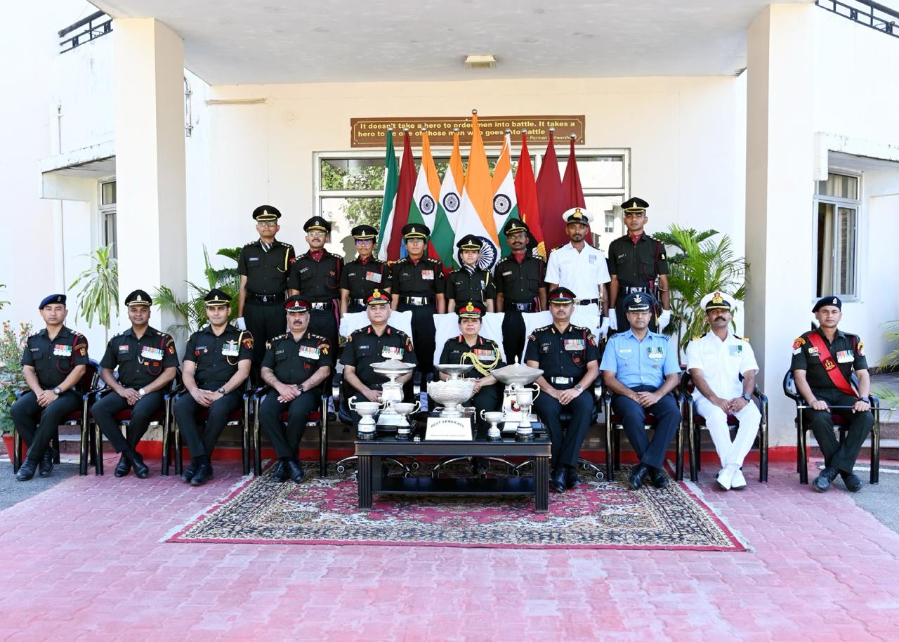 Lt Gen Manjinder Singh Visits Army Airborne Training School Agra