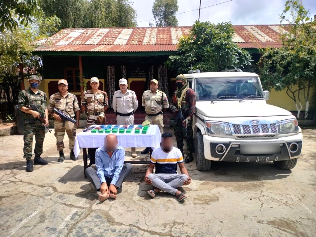 assam rifles caught 2 smugglers with brown sugar 1440466
