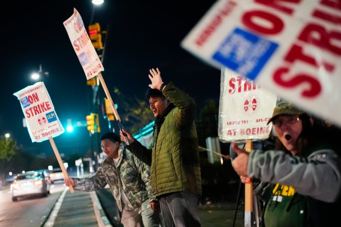 Boeing Machinists Vote Down Labor Contract, Continuing Strike Action