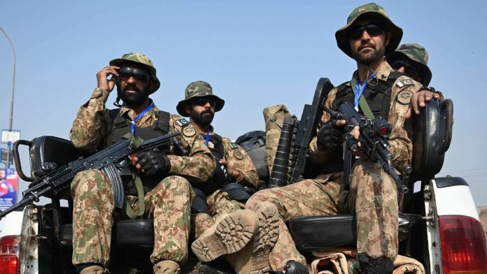 Eight Dead in Suicide Bombing in Western Pakistan, According to Police
