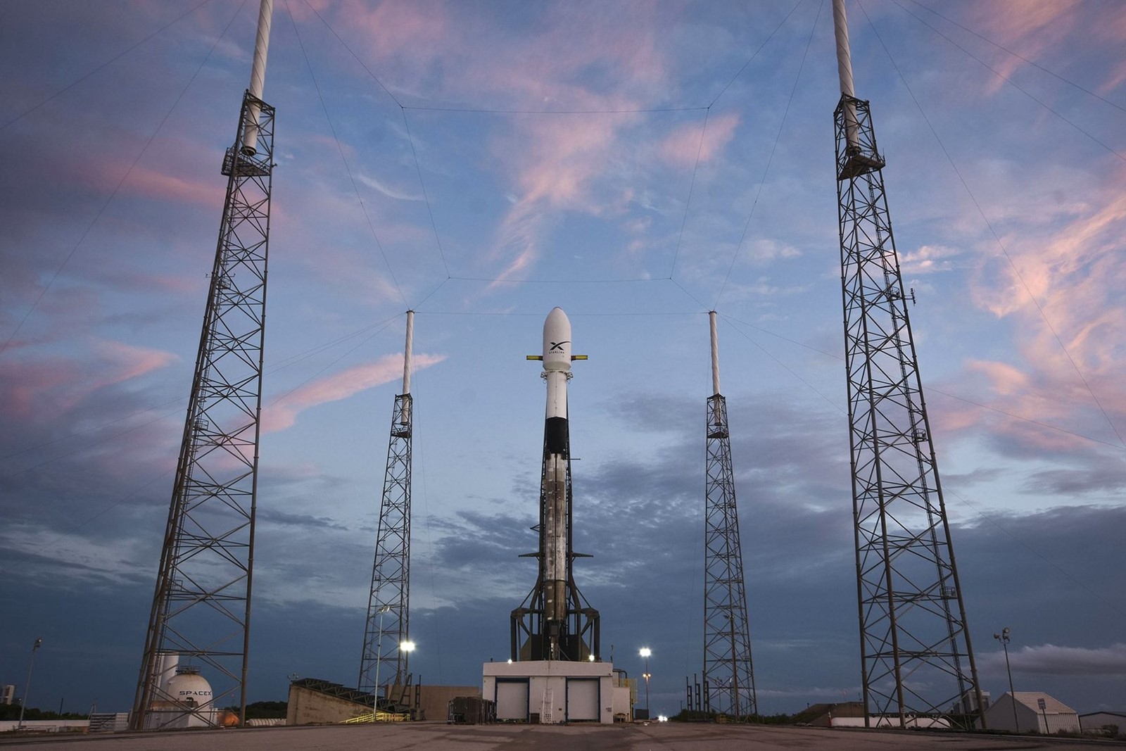 SpaceX to Deploy Nine Satellites for U.S. Military Under $733 Million Contract