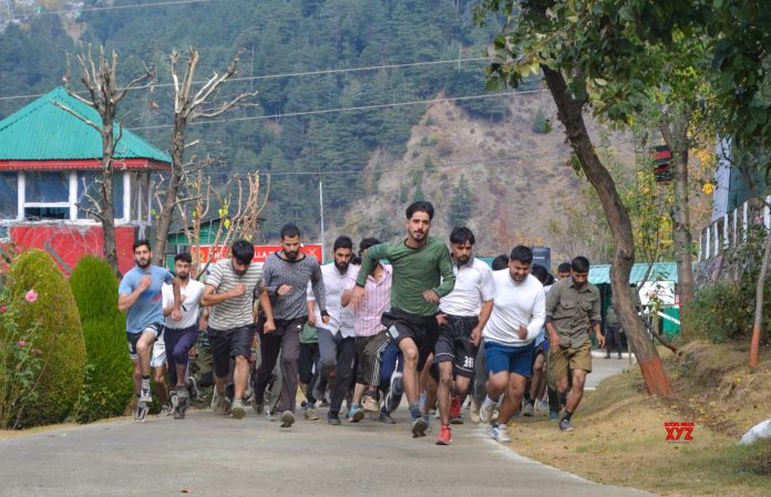 Aspirants Participate in Qualifying Run for Indian Army Recruitment in Baramulla