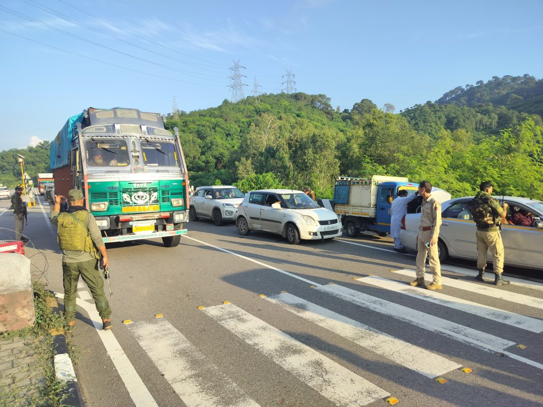Defence Ministry Denies Harassment of Civilians on Srinagar-Jammu National Highway Amid MP's Claims