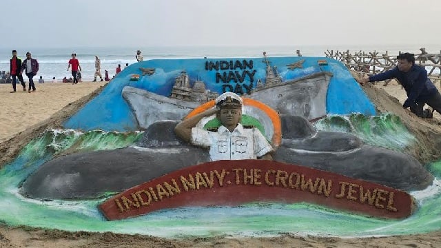 International Sand Artist Manas Kumar Sahoo Commemorates Indian Navy Day with 20-Foot Masterpiece in Puri