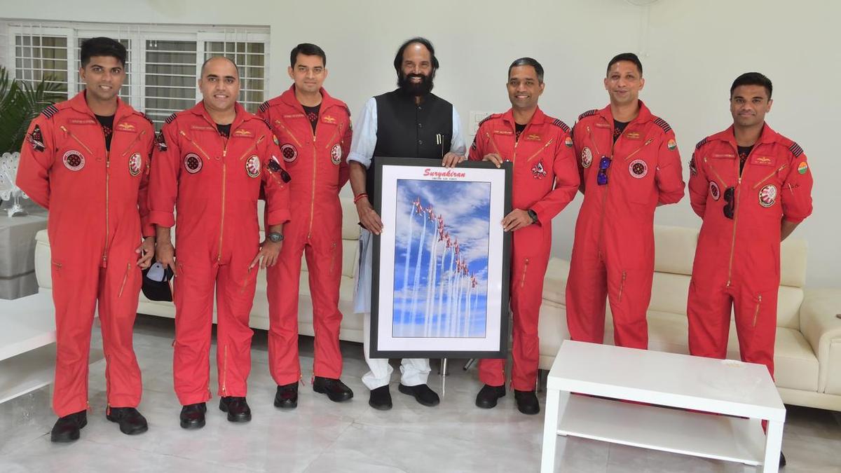 Surya Kiran Aerobatic Team Visits IAF Veteran Uttam Kumar Reddy in Hyderabad