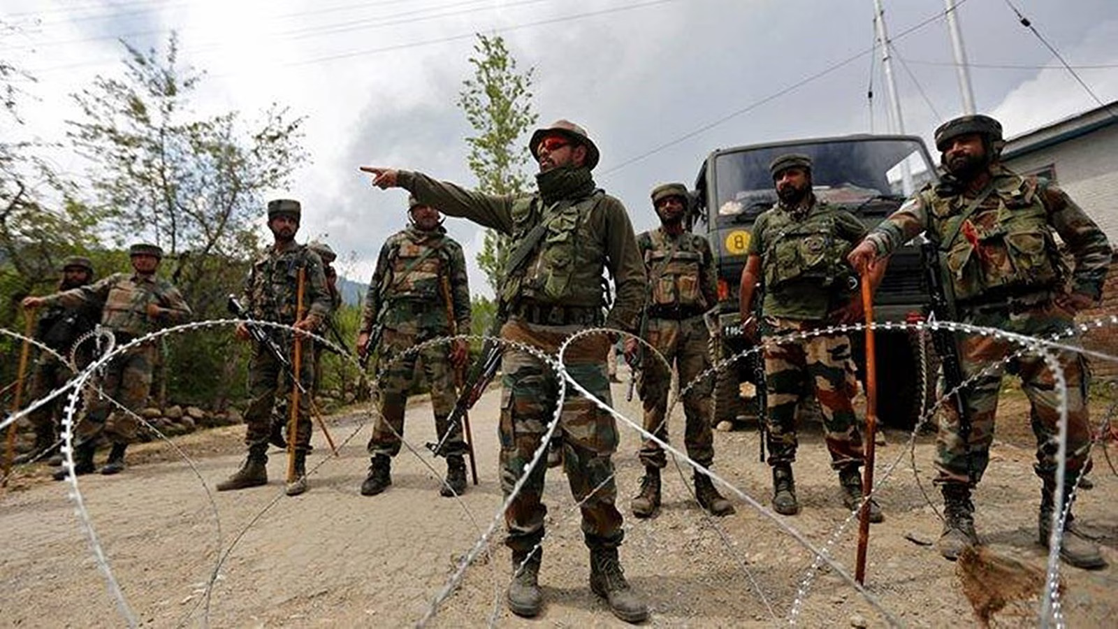 Soldiers at Border 1