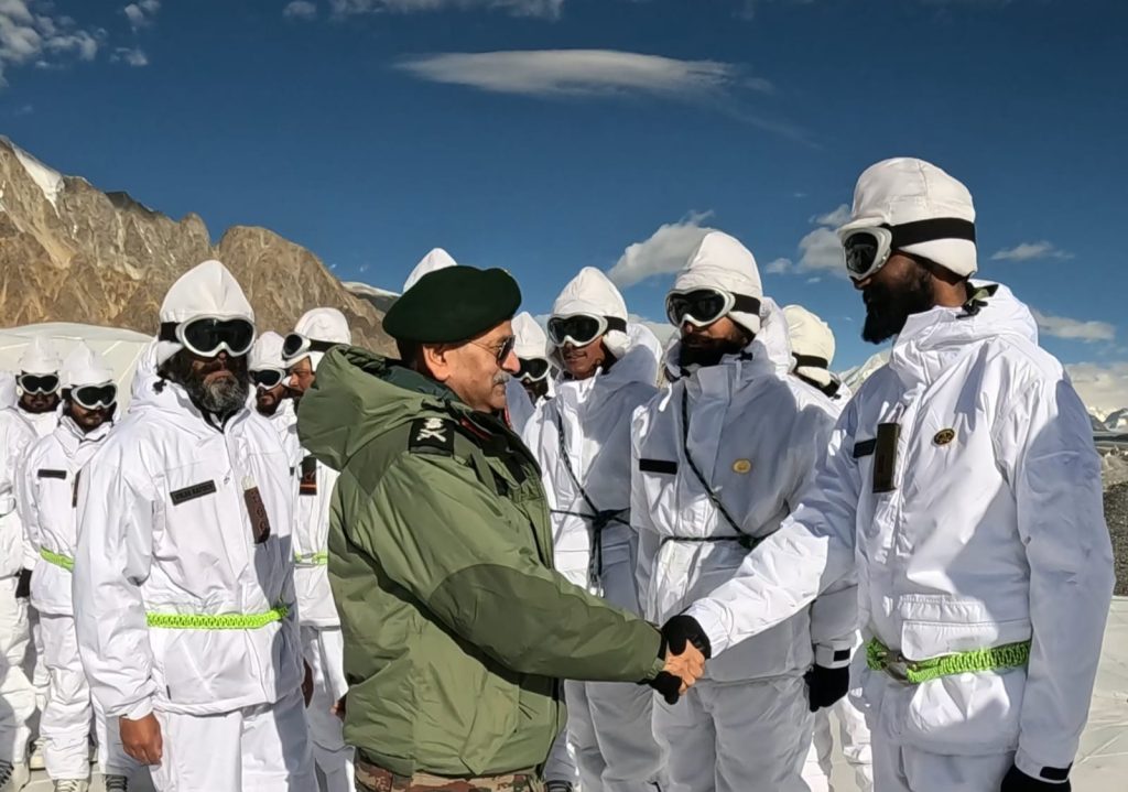Army Chief General Upendra Dwivedi Visits Forward Post in Siachen ...