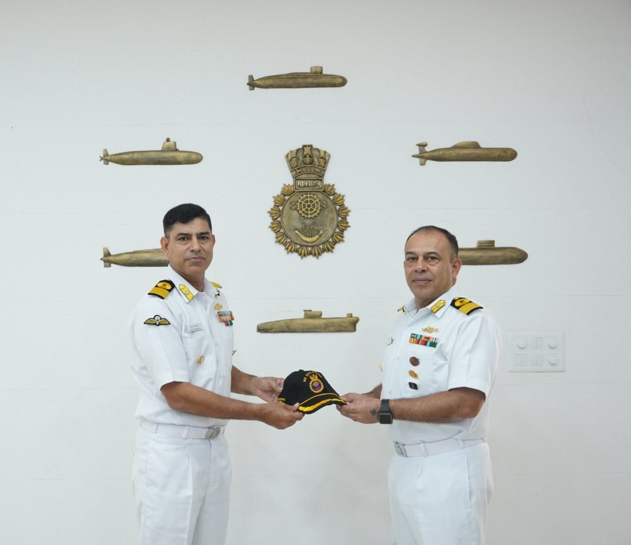 Commodore Dhiraj Khanna Takes Command of INS Satavahana in Visakhapatnam e1753804852448