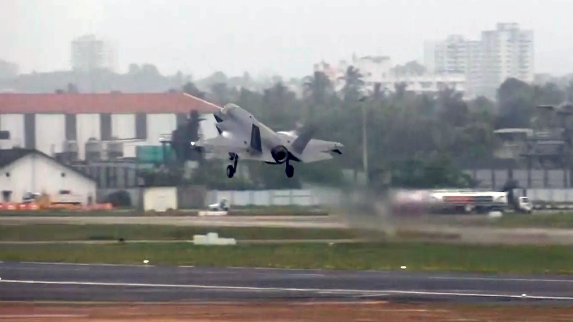 F 35 Departs