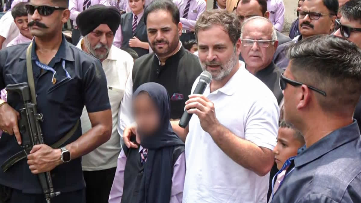 Rahu Gandhi with Children