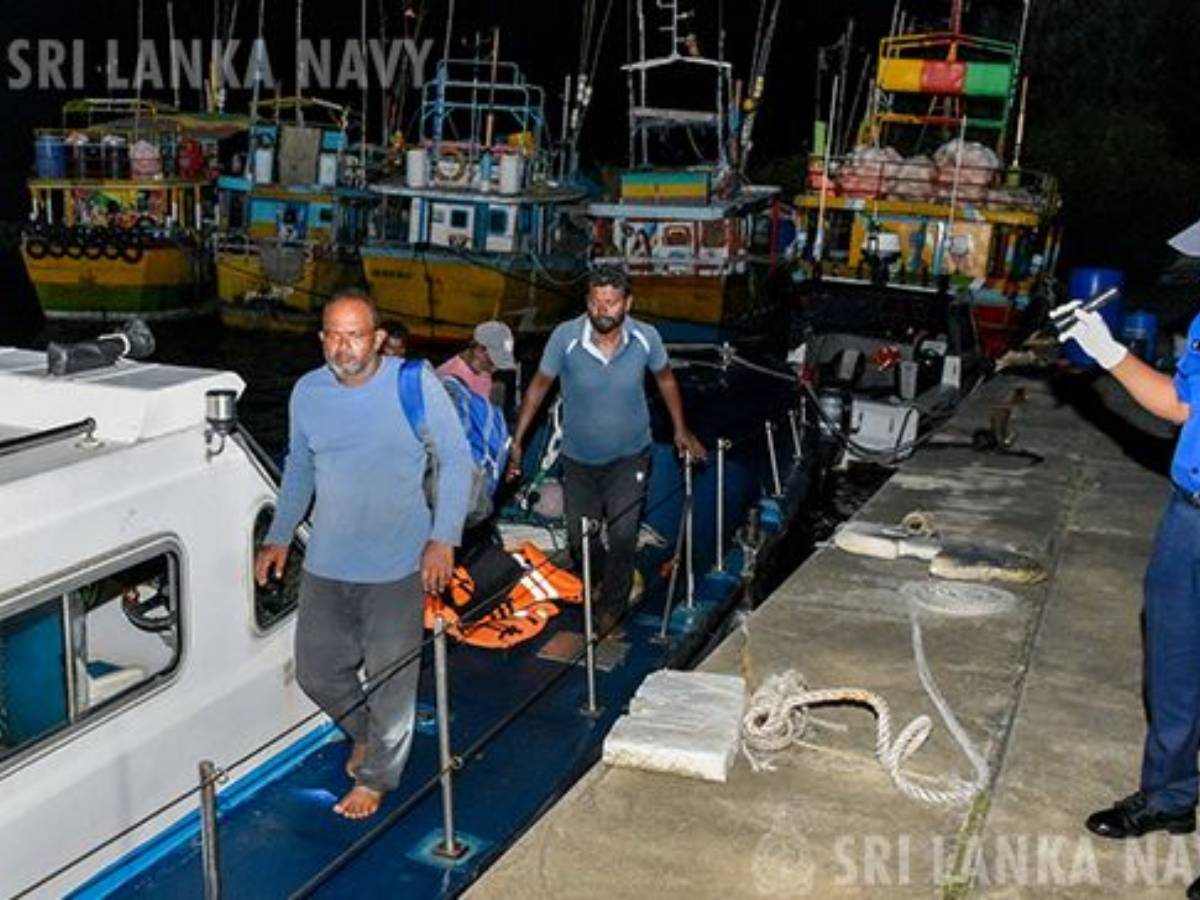 SL Navy Rescues 4 Fishermen
