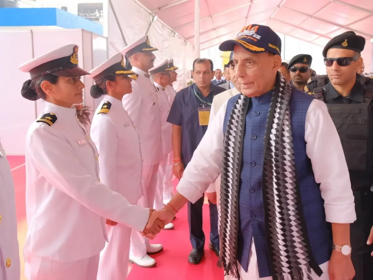 Rajnath Singh Shaking Hands with Female Officer 1